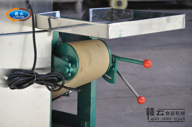 采肉皮帶和托盤